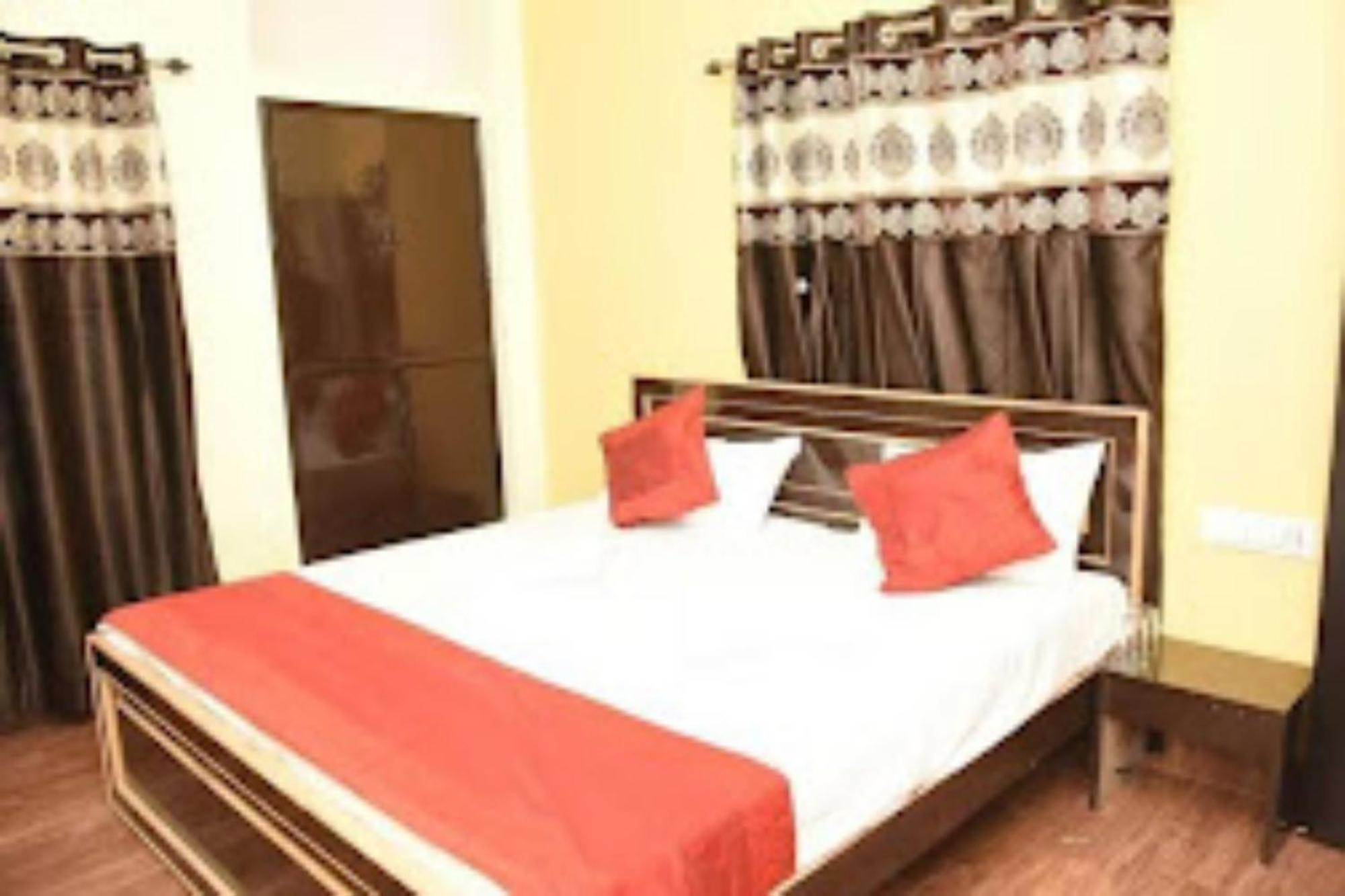 Goroomgo Varanasi Paradise Varanasi - Parking & Restaurant Available - Perfect Location And Comfortable Room Exterior photo