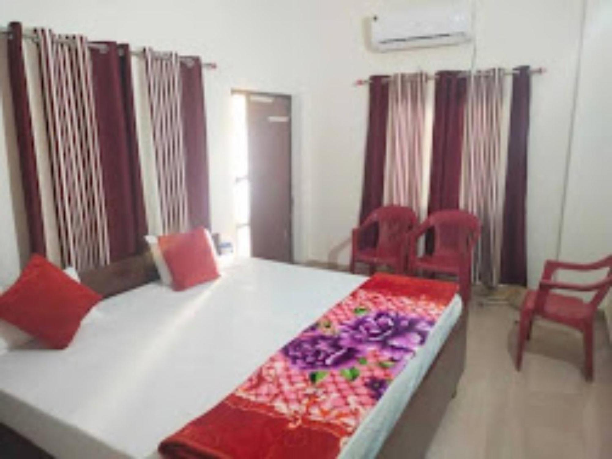 Goroomgo Varanasi Paradise Varanasi - Parking & Restaurant Available - Perfect Location And Comfortable Room Exterior photo