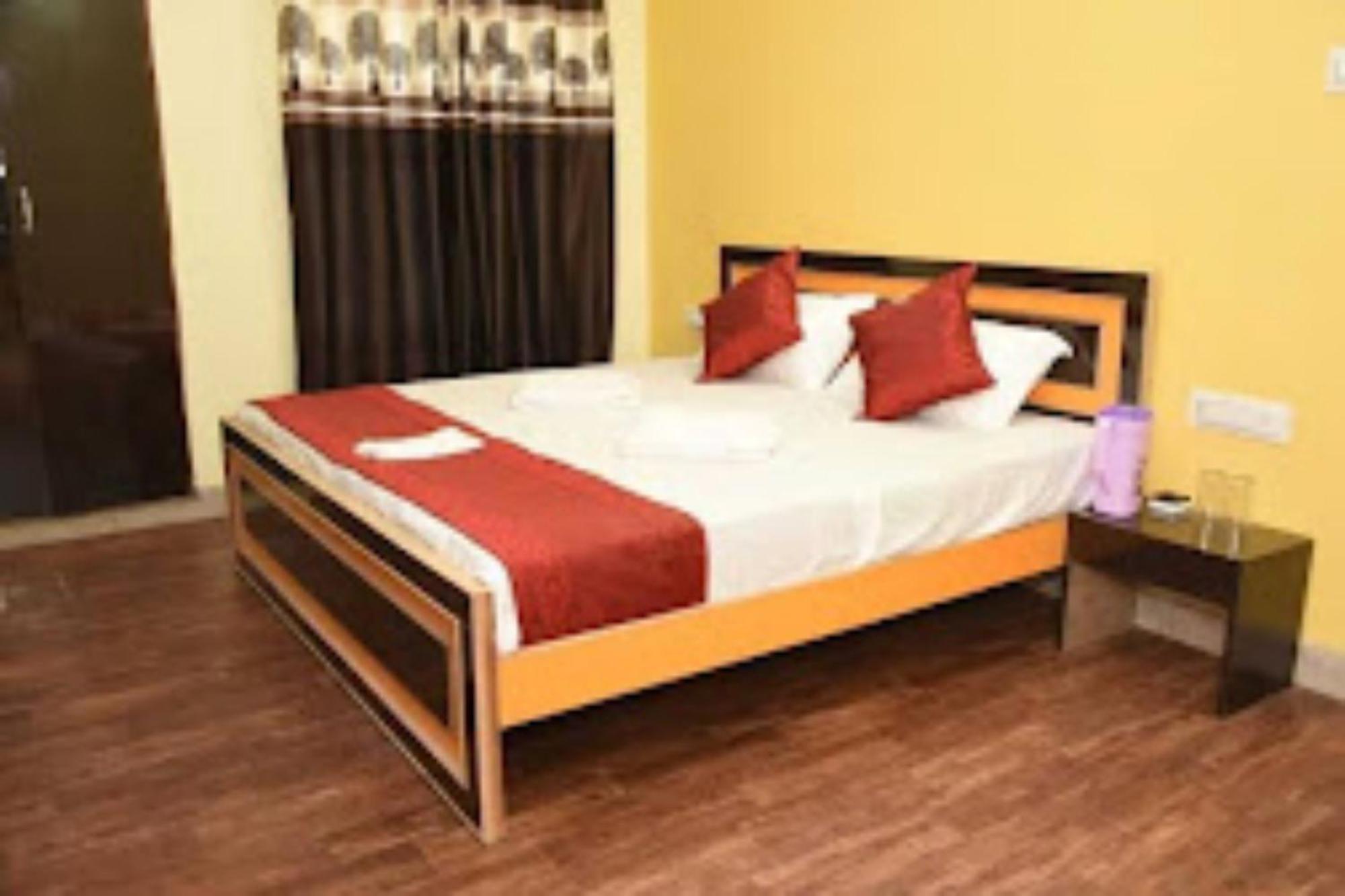 Goroomgo Varanasi Paradise Varanasi - Parking & Restaurant Available - Perfect Location And Comfortable Room Exterior photo