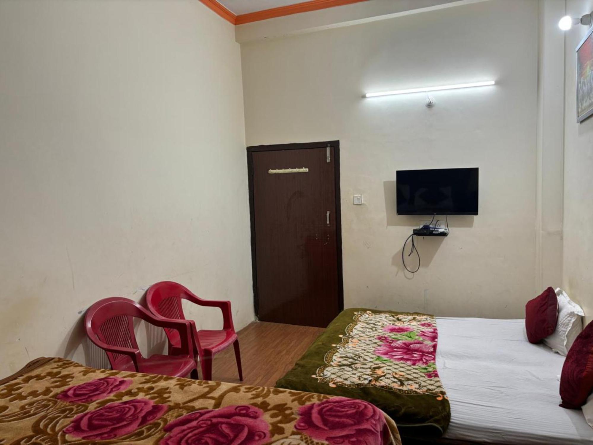 Goroomgo Varanasi Paradise Varanasi - Parking & Restaurant Available - Perfect Location And Comfortable Room Exterior photo
