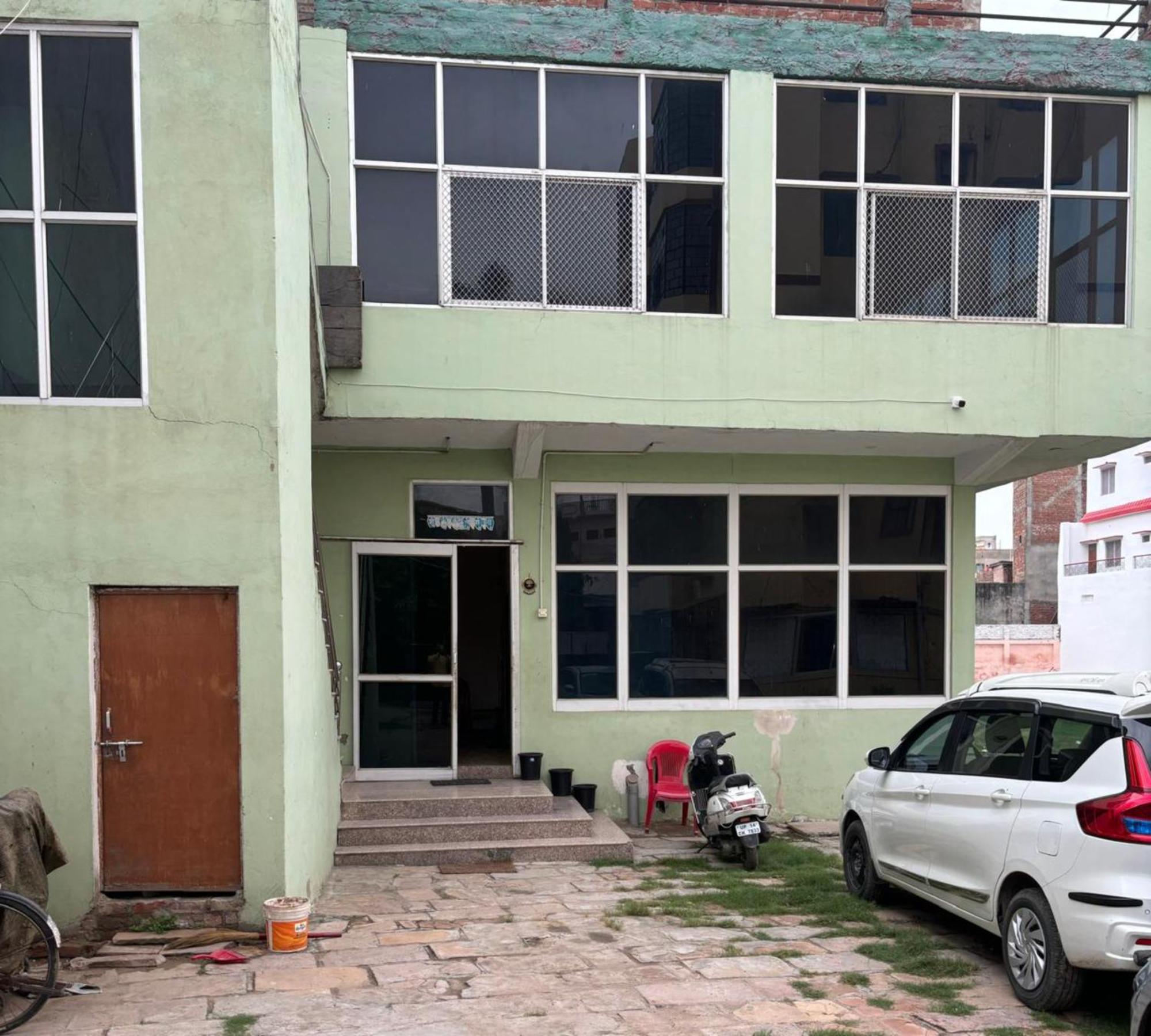 Goroomgo Varanasi Paradise Varanasi - Parking & Restaurant Available - Perfect Location And Comfortable Room Exterior photo