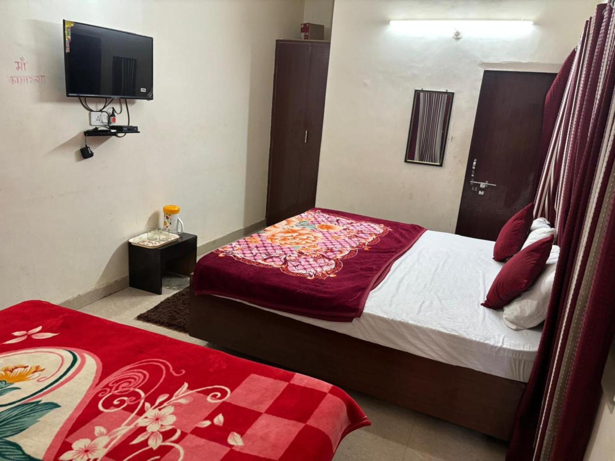 Goroomgo Varanasi Paradise Varanasi - Parking & Restaurant Available - Perfect Location And Comfortable Room Exterior photo